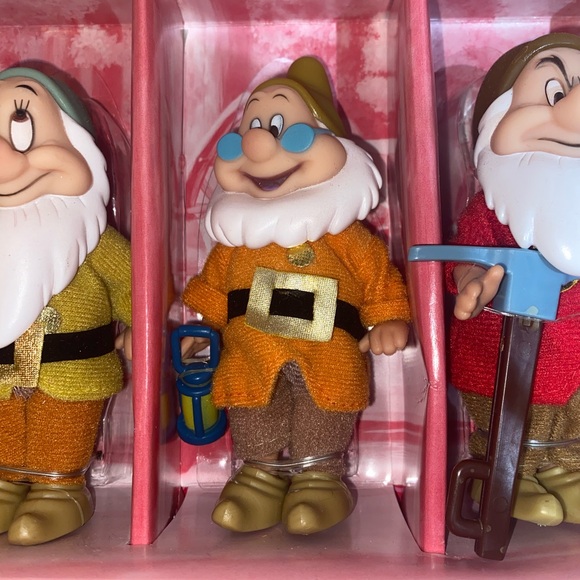 Disney Seven Dwarfs With Lantern & Tools, Color: Multicolor, For Ages: 3+ - Picture 6 of 10